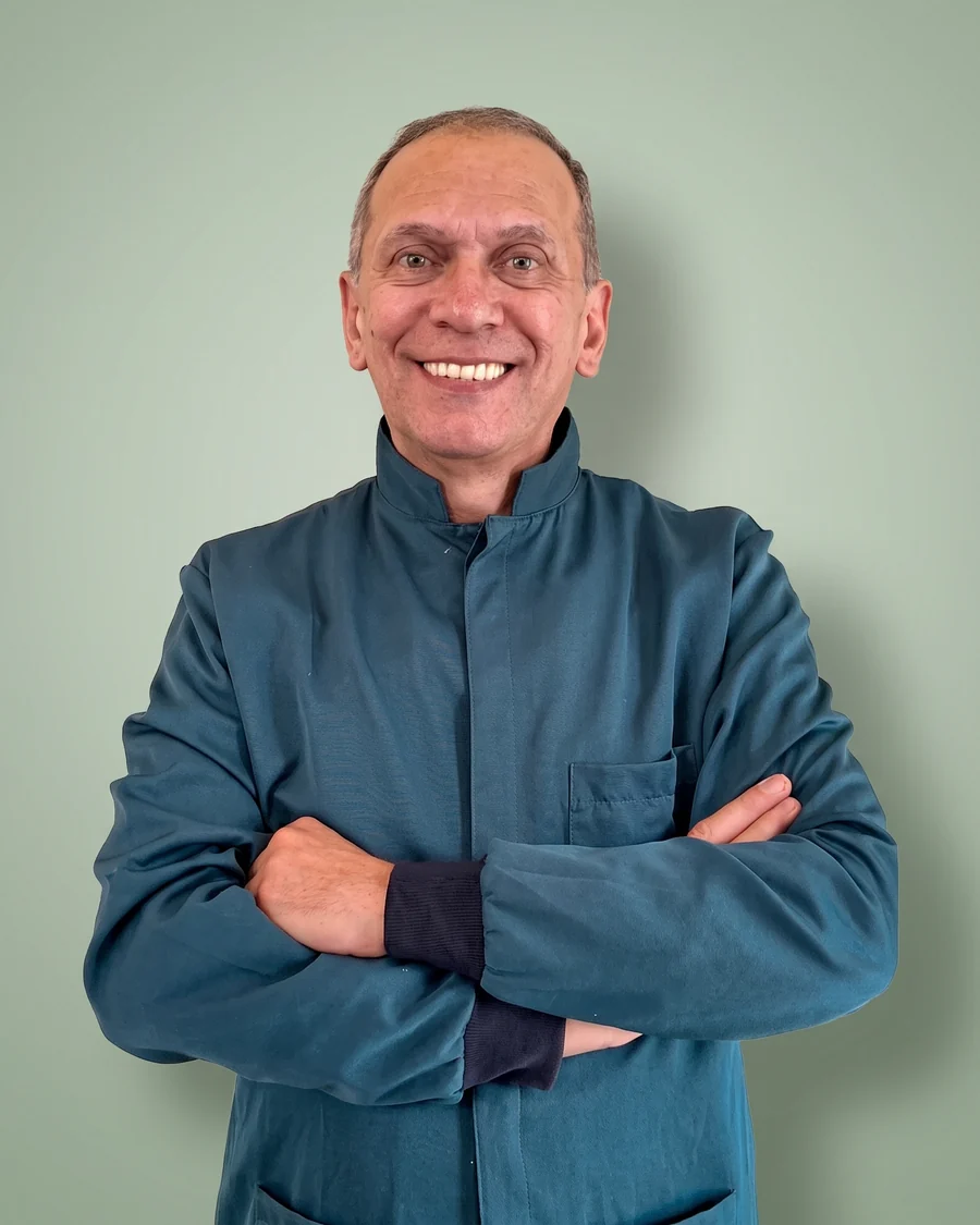 Dr. Marcelo Ramos, cirurgião-dentista responsável pela Odontologia Ramos em Barueri